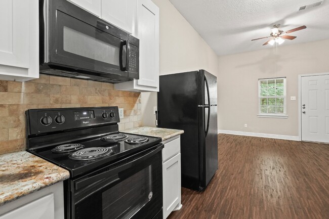 Building Photo - One of a kind, adorable 2 bed/1bath