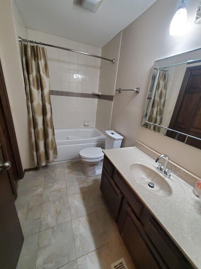 Building Photo - Large Family home in Chelsea Est. just SW ...