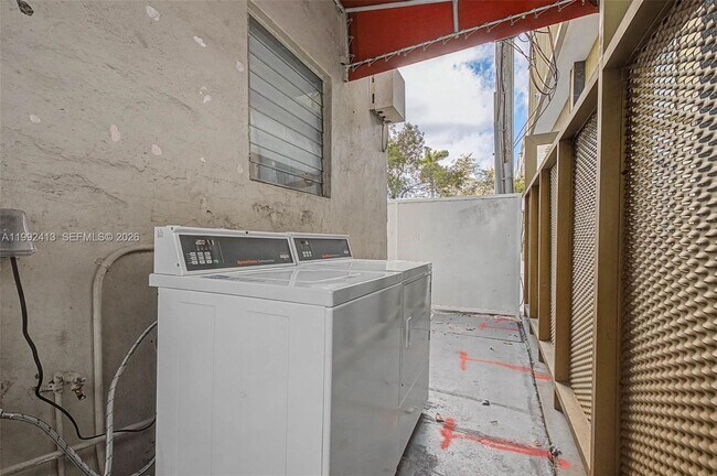 Building Photo - 1685 Jefferson Ave