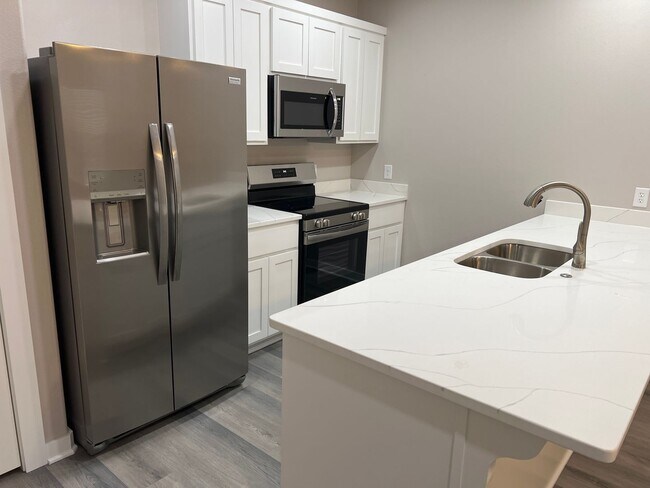 Building Photo - 923 Callie Ave