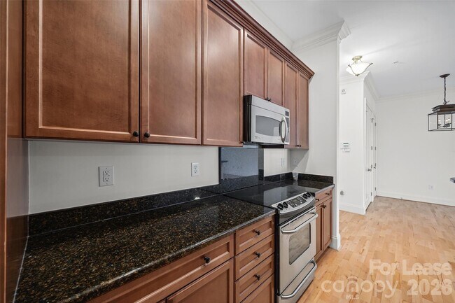 Building Photo - 2938 Selwyn Ave