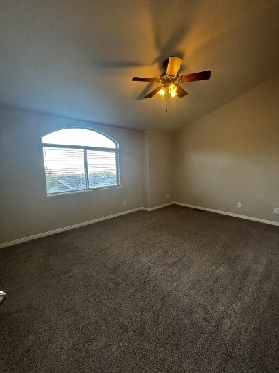 Building Photo - Beautiful Townhomes