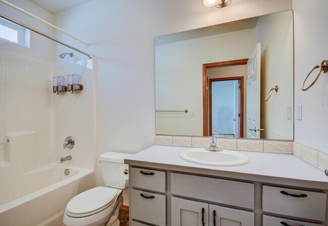 Building Photo - 2 Bed 2 Bath Single-Level Home (55 & over Community) Landscaping Included
