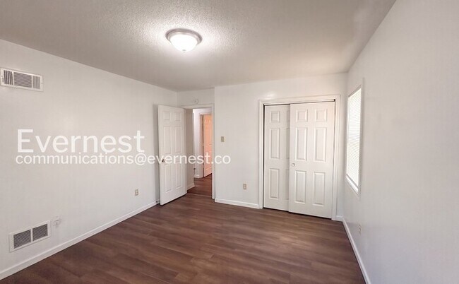 Building Photo - 3 Bed/2 Bath Home with Carport / Vouchers Accepted /Available Now!