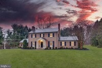 Building Photo - 2210 Boxmere Rd