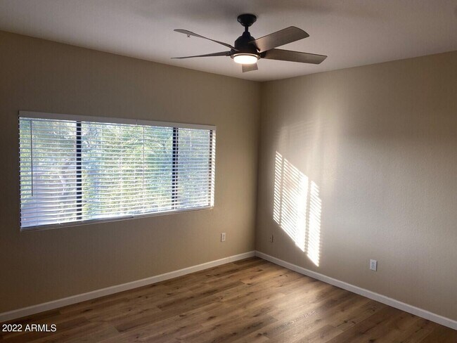 Building Photo - 15225 N 100th St