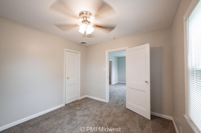 Building Photo - "Charming 3-Bed Home in Indianapolis – Coz...