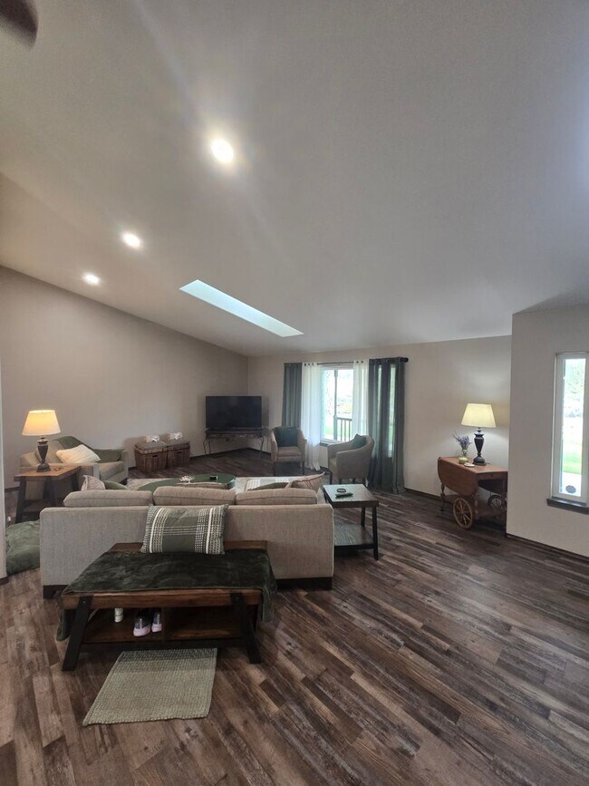 Building Photo - 6762 NW Larch Dr