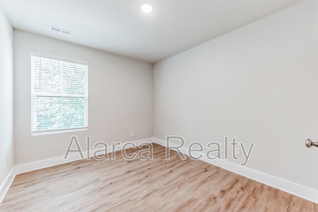 Building Photo - 118 Silverwood Ct
