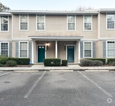 Building Photo - Adorable 2/2.5 in Garland Condos