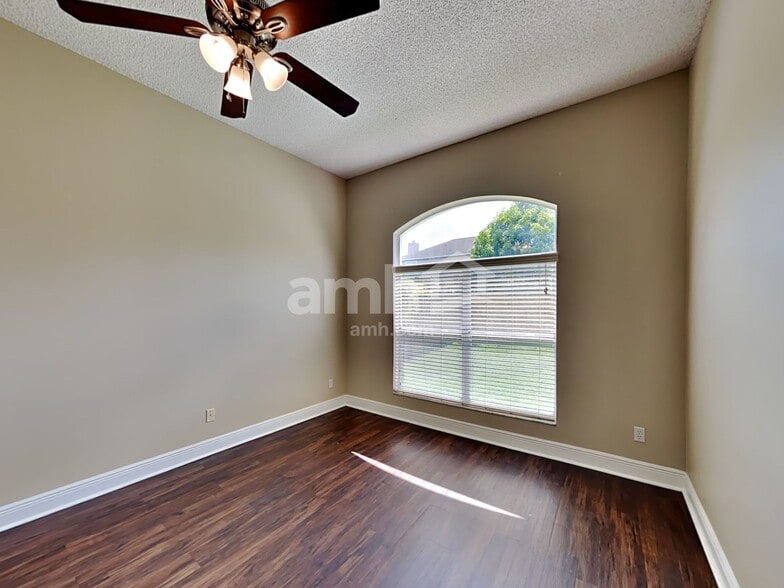 Building Photo - 3588 Foxcroft Cir