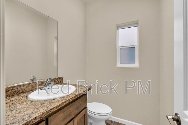 Building Photo - 3665 Venice Ave