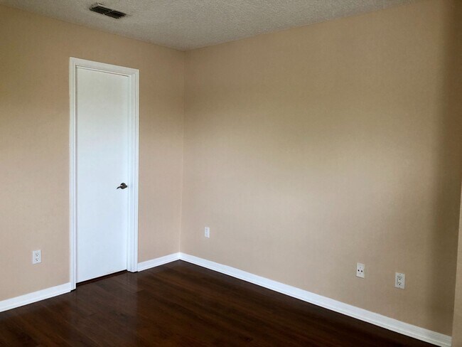 Building Photo - 717 Secret Harbor Ln