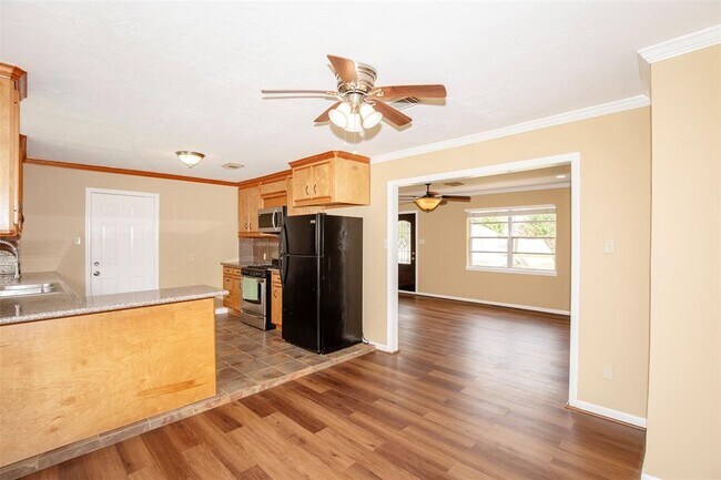 Building Photo - 2569 Cliff Dr
