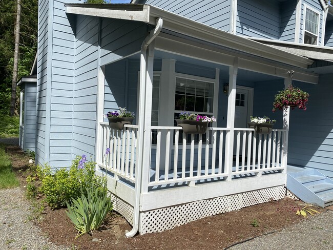 Building Photo - 3221 Mayfair Dr SW