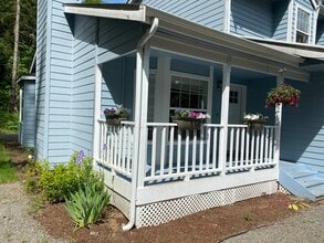 Building Photo - 3221 Mayfair Dr SW