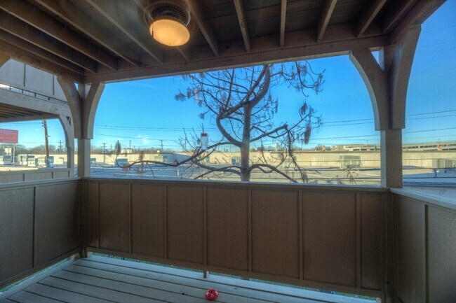 Building Photo - 1333 E 41st Pl