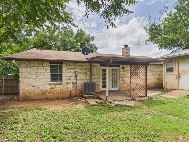 Building Photo - Room to Live, Room to Relax – Spacious 3-Bedroom Home