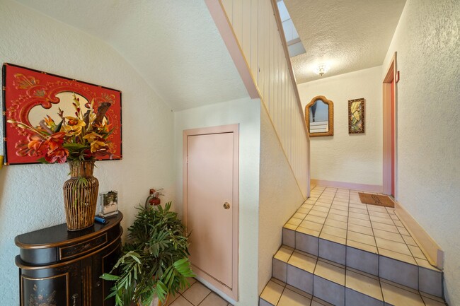 Front Hall - 3419 W San Juan St