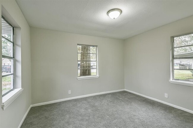 Building Photo - 500 Farrer St