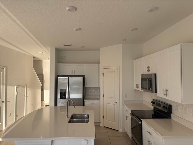 Building Photo - 2302 Alee Ln