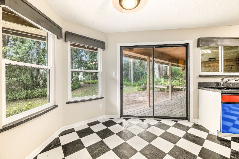 Building Photo - 119 Palm Valley Woods Dr