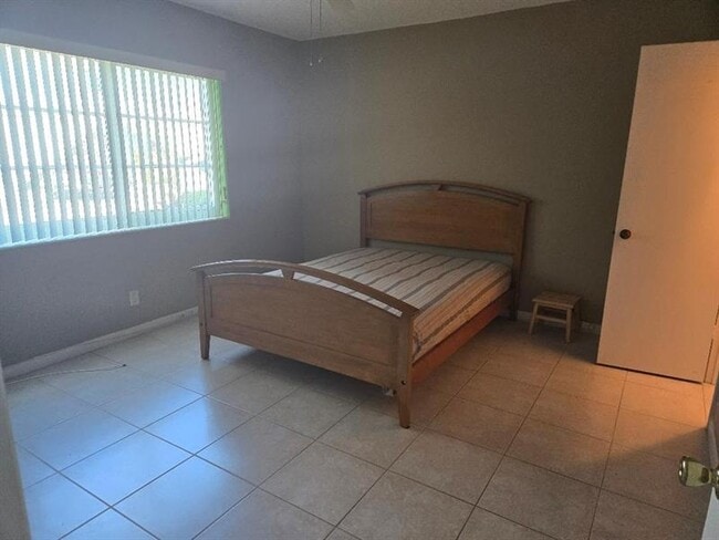 Building Photo - 649 W Oakland Park Blvd