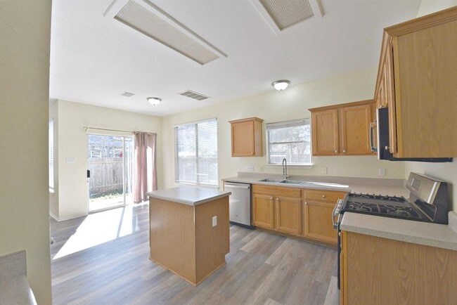 Building Photo - 10508 Hainsworth Park Dr