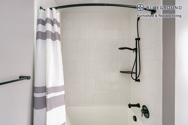 Building Photo - 1313 L St NW