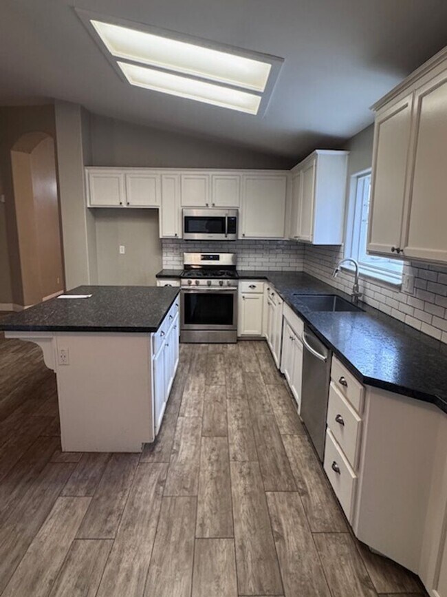 Building Photo - Home For Rent