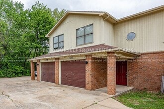 Building Photo - 686 W Martha Dr