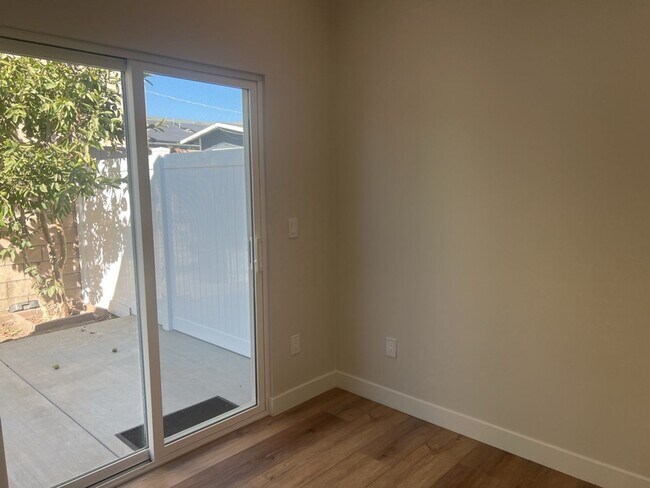 Building Photo - 399