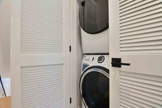 Building Photo - 2641 4th St NE