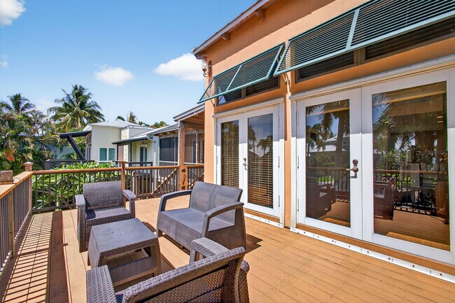 Building Photo - 1042 SE St Lucie Blvd