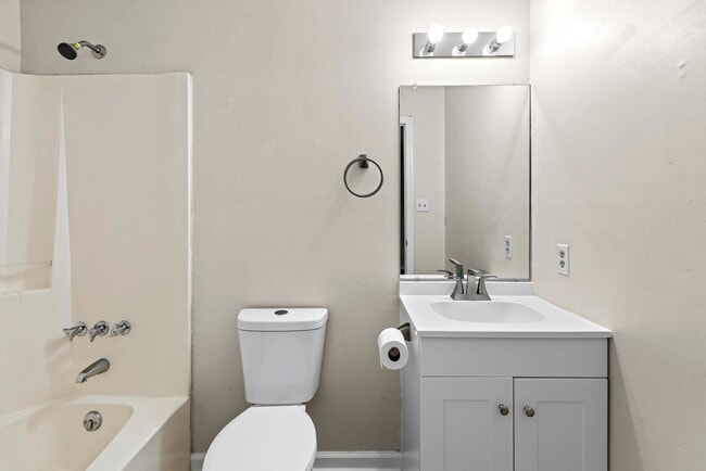 Building Photo - 130-132-132 Pine Crest Dr