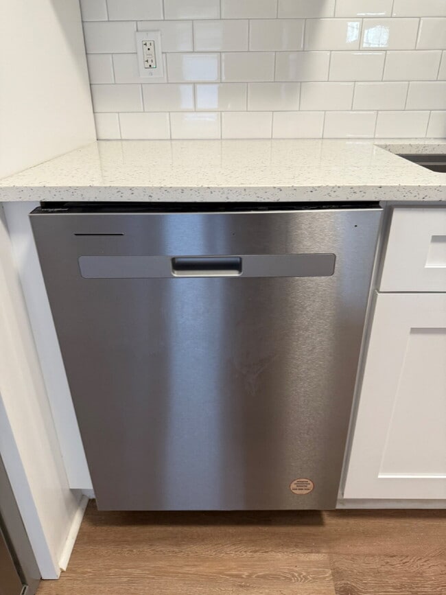 Building Photo - **Spacious 4-Bedroom Home with Modern Comforts in Decatur, GA**