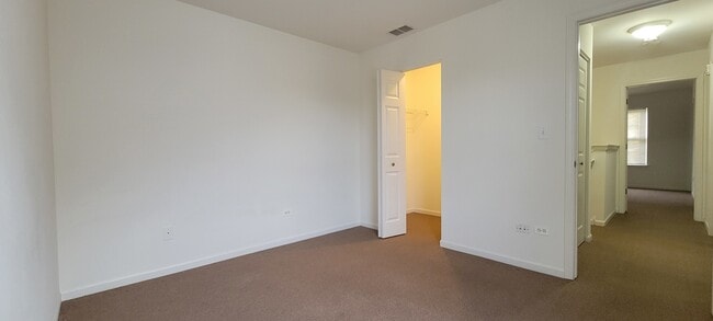 Building Photo - 2871 Vernal Ln