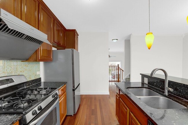 Building Photo - 4879 N Winthrop Ave