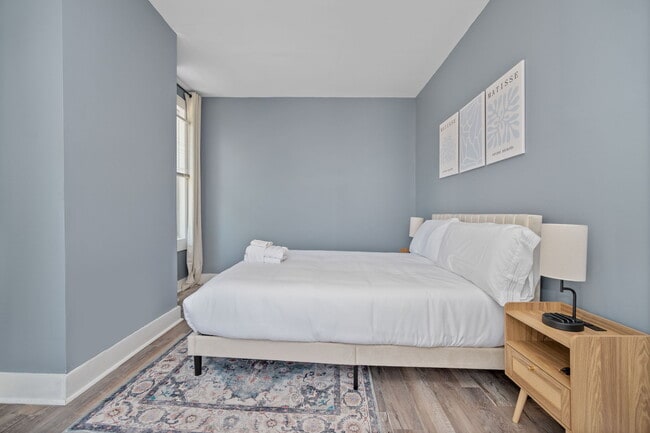 Building Photo - 2413 Kenton St