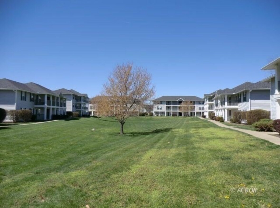 Building Photo - 15 S Shafer St