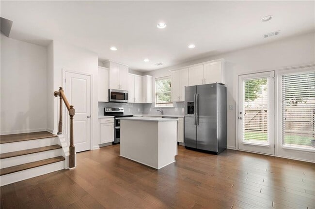 Building Photo - 4915 Longview Walk