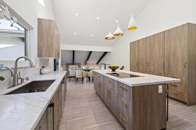 Building Photo - 6 Friars Ln