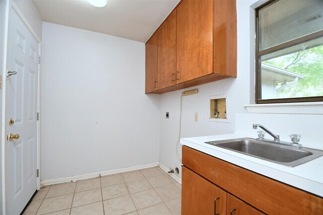 Building Photo - 7718 Moondance Ln