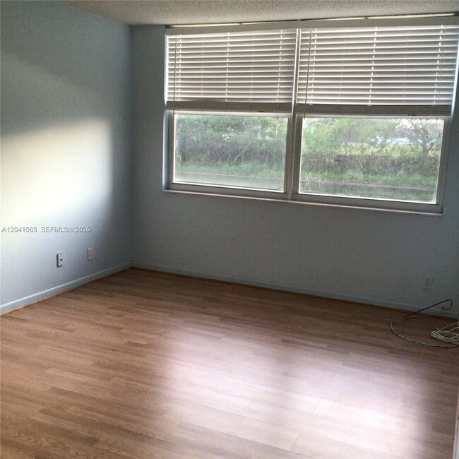 Building Photo - 6870 Royal Palm Blvd