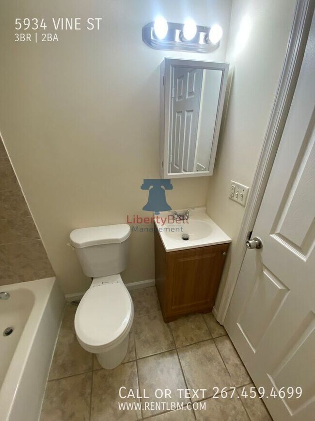 Building Photo - 5934 Vine St