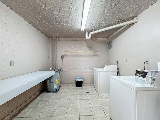 Building Photo - 8735 Ramblewood Dr