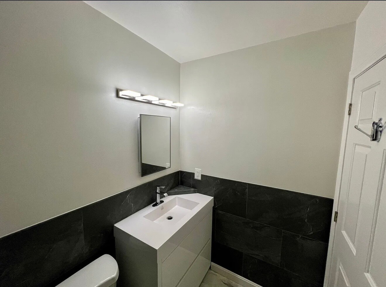 Building Photo - 30 Daniels St