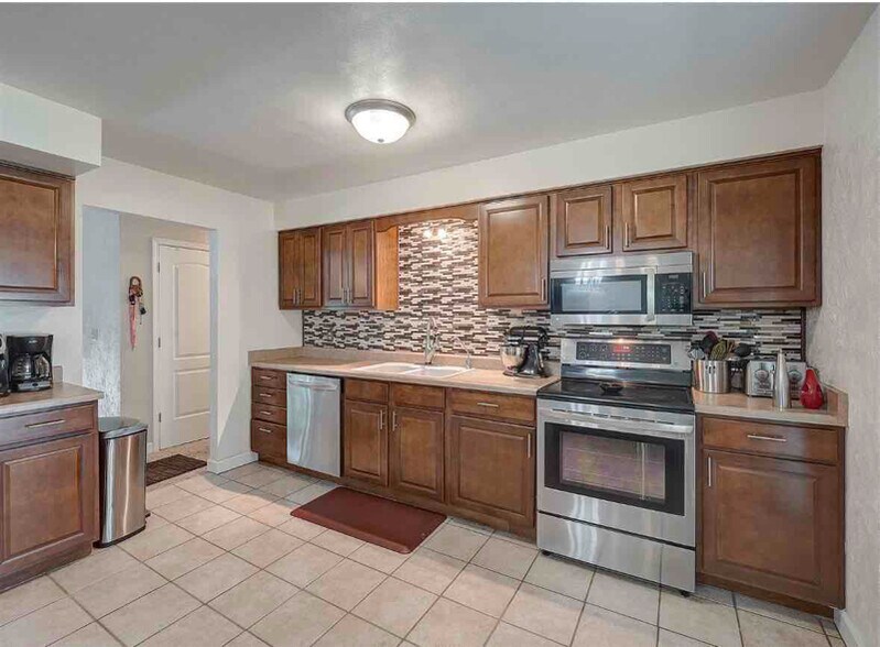 Building Photo - 7110 N Rockvale Dr