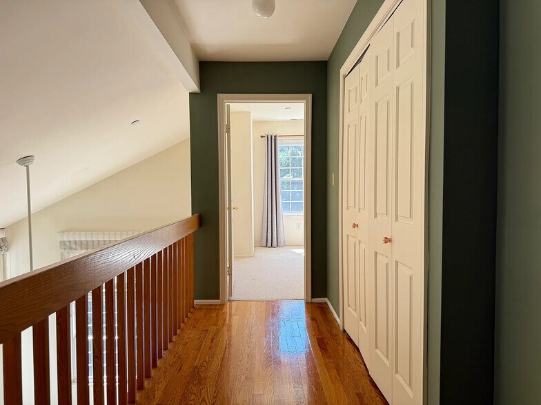 Building Photo - 89 Fox Run Dr