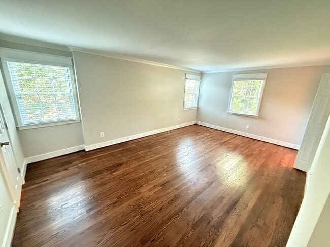 Building Photo - Renovated 4 Bed, 2.5 Bath in Wyngate WITH LAWN CARE INCLUDED!